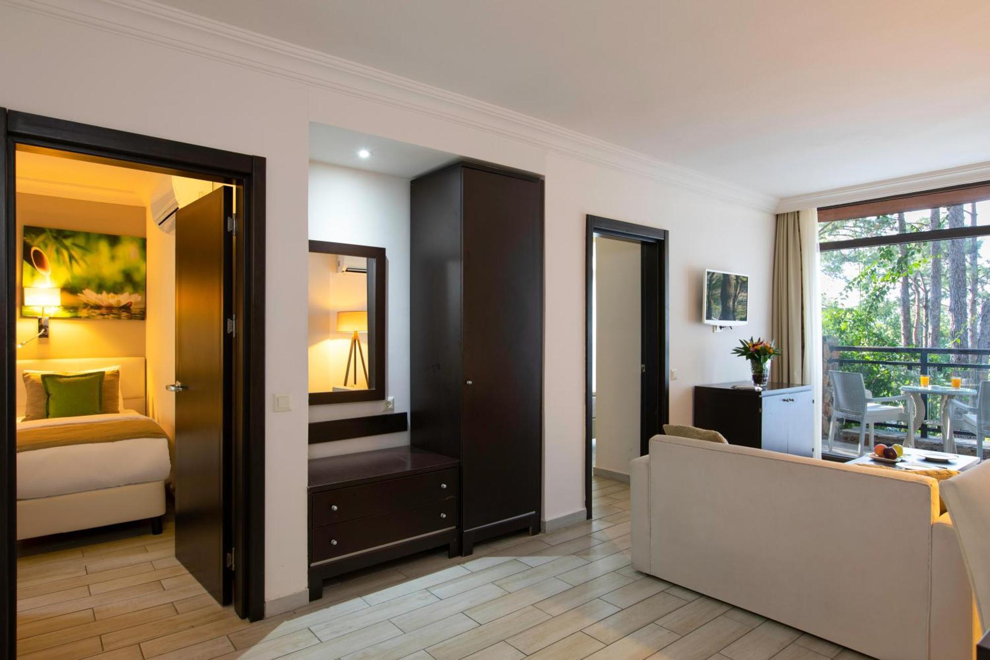 Apartament typu Suite z 2 sypialniami i widokiem na ogród